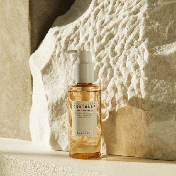 SKIN1004 Madagascar Centella Light Cleansing Oil - 200ml - Image 2